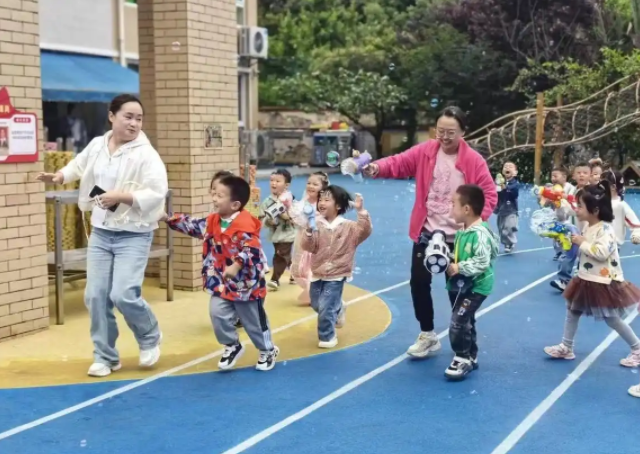 正以法治为舟载着对千万儿童的期许驶向更广阔的教育蓝海