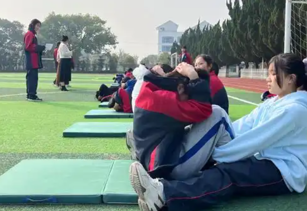 构建全方位德育网络打造家校社共育教联体守护青少年健康成长 构建全方位德育网络打造家校社共育教联体守护青少年健康成长