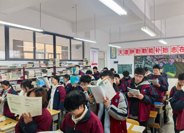 过早到校把本该属于孩子休息的时间变成了另一种隐性的教育内卷