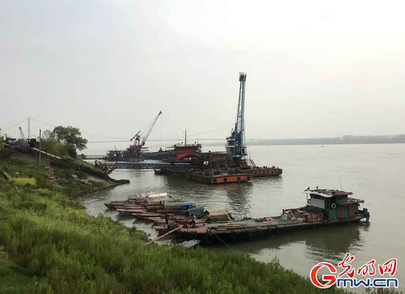  解封前的武汉有序重启 我们期待“你”光彩重生